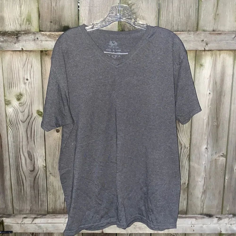 Fruit of the loom gray tee sz. M